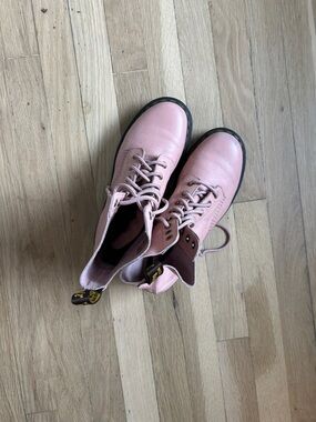 Doc Martens Dusty Pink Women's Lace-Up Leather Boots